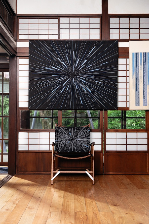 用二手丹寧創作拼貼畫、打造設計家具!藝術家BS.P攜手戶外品牌BLACK DESIGN呈現《穿越》特展 用二手丹寧創作拼貼畫、打造設計家具!藝術家BS.P攜手戶外品牌BLACK DESIGN呈現《穿越》特展