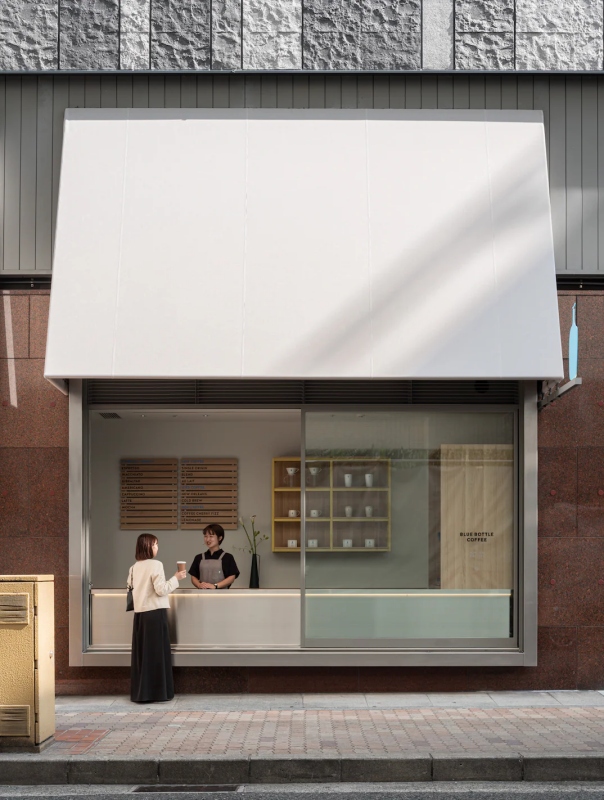 藍瓶咖啡神戶阪急店坐落神戶阪急百貨新館1樓(圖片來源:Blue Bottle Coffee Japan) 藍瓶咖啡神戶阪急店坐落神戶阪急百貨新館1樓(圖片來源:Blue Bottle Coffee Japan)