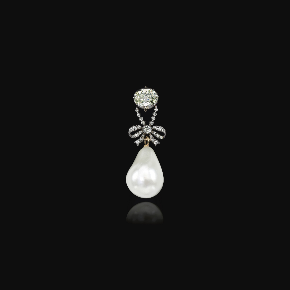 Marie-Antoinette's Pearl jewels. Heidi Horten Collection. © Sotheby's /Bridgeman Images. Marie-Antoinette's Pearl jewels. Heidi Horten Collection. © Sotheby's /Bridgeman Images.