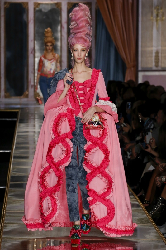 Moschino 2020秋冬系列。Photo PIXELFORMULA,SIPA,Shutterstock Moschino 2020秋冬系列。Photo PIXELFORMULA,SIPA,Shutterstock