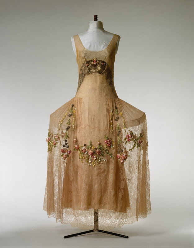 Boué Soeurs (Sylvie and Jeanne Boué) robe de style. © Designmuseum Denmark / Photo: Pernille Klemp. Boué Soeurs (Sylvie and Jeanne Boué) robe de style. © Designmuseum Denmark / Photo: Pernille Klemp.