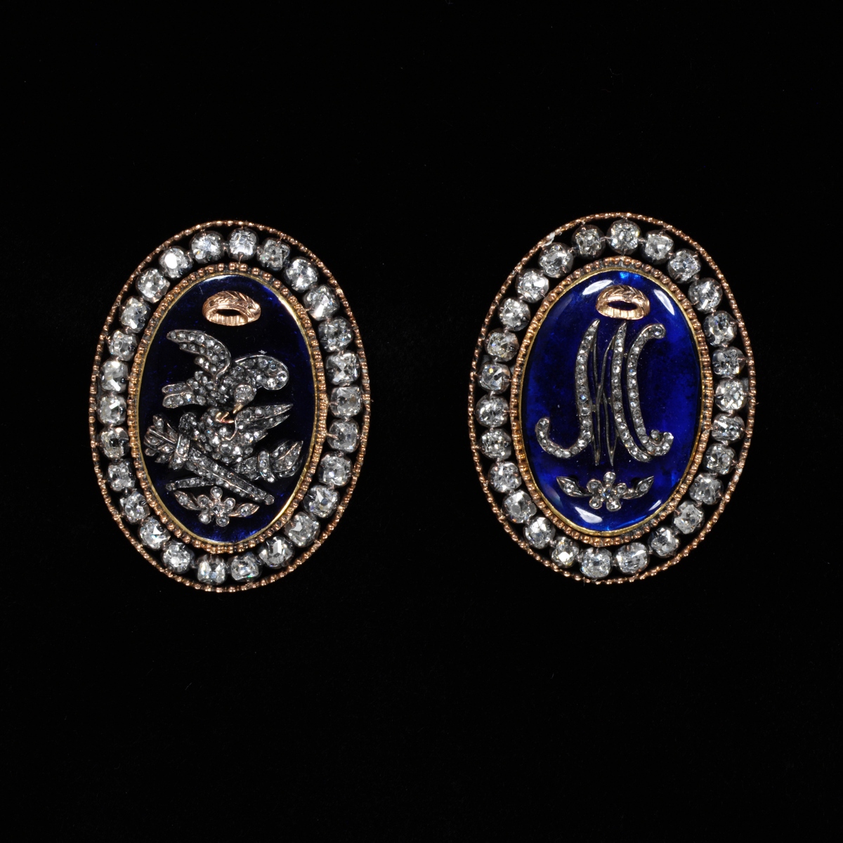 Bracelet clasps, France, Gold with brilliant cut diamonds, central plaques of blue paste (glass). © Victoria and Albert Museum, London Bracelet clasps, France, Gold with brilliant cut diamonds, central plaques of blue paste (glass). © Victoria and Albert Museum, London
