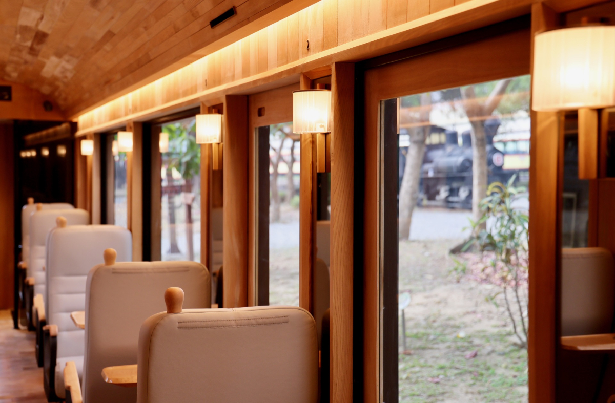 阿里山小火車「森里號」新亮相！列車設計融合日出意象，座位變寬、加裝自動門等全面升級