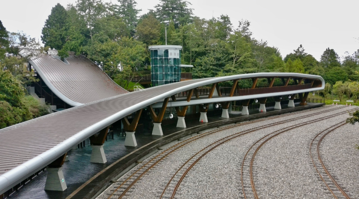 阿里山小火車「森里號」新亮相！列車設計融合日出意象，座位變寬、加裝自動門等全面升級