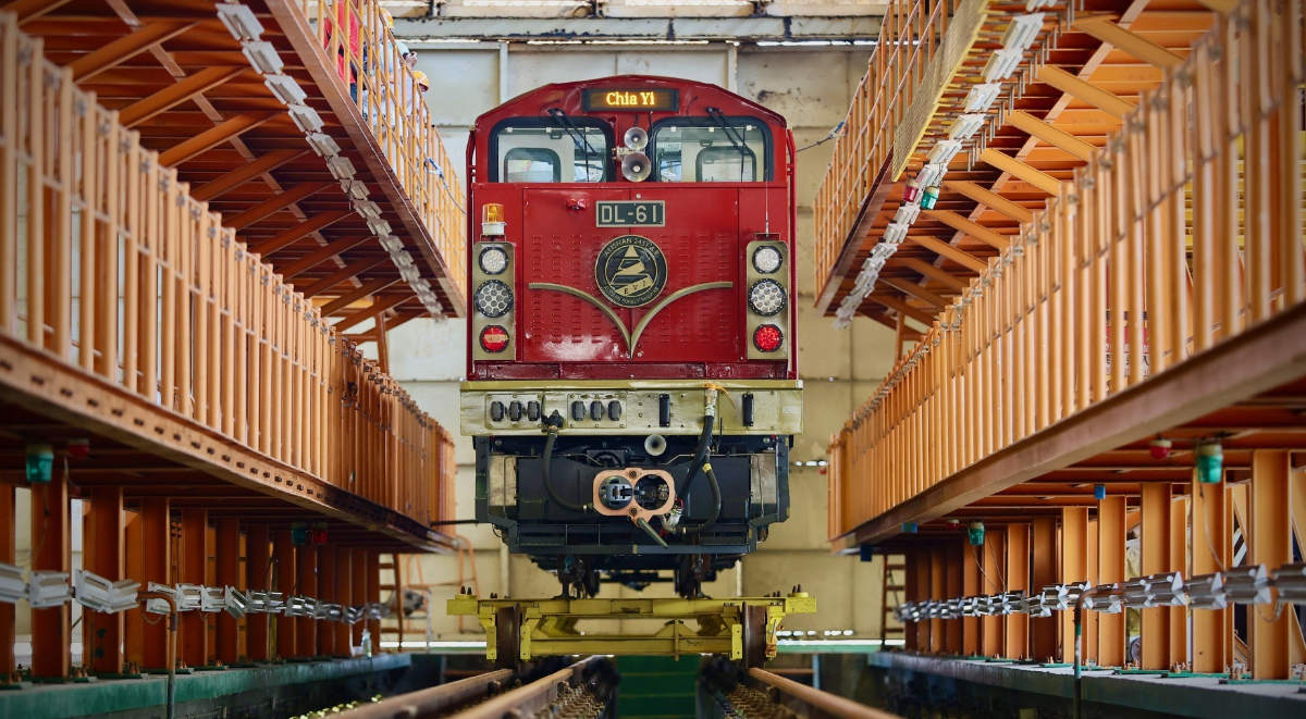 阿里山小火車「森里號」新亮相！列車設計融合日出意象，座位變寬、加裝自動門等全面升級