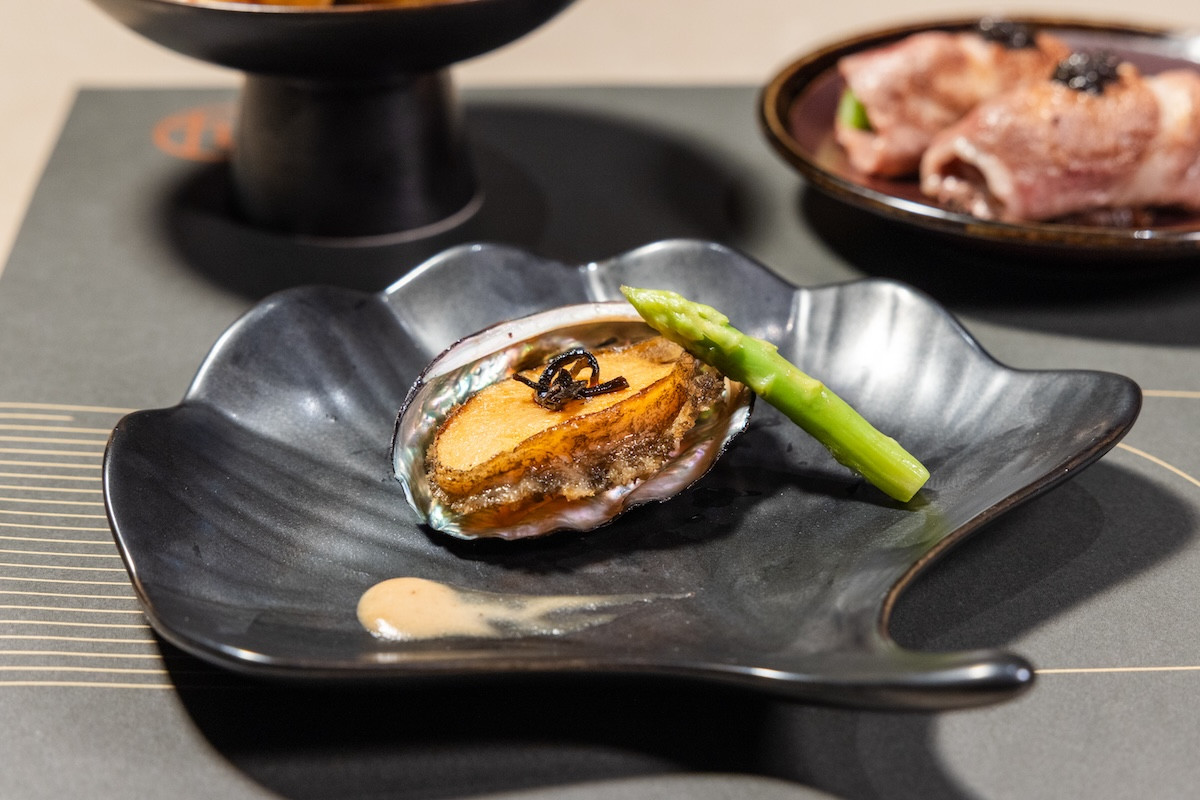 旭集「秋日奢華雪蟹宴」登場!雪蟹腳無限享用,嫩煎鮑魚、日本和牛等鐵板料理同步登場 旭集「秋日奢華雪蟹宴」登場!雪蟹腳無限享用,嫩煎鮑魚、日本和牛等鐵板料理同步登場