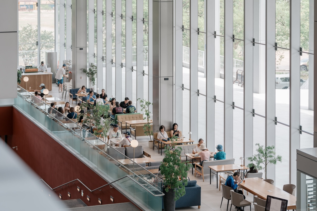 「國家檔案館」在林口！在地紅土地質融入建築外觀，珍貴史料記載台灣數百年發展脈絡