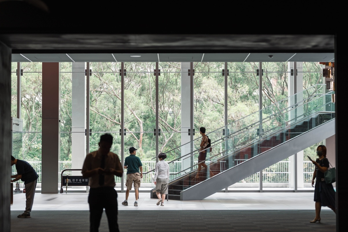 「國家檔案館」在林口！在地紅土地質融入建築外觀，珍貴史料記載台灣數百年發展脈絡