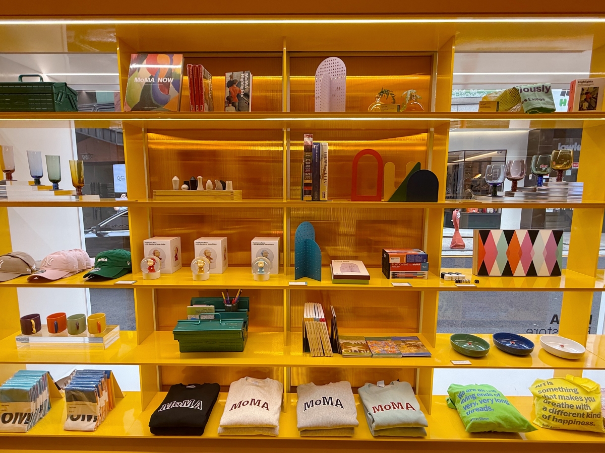 店內販售MoMA Design Store的各式精選設計商品。(攝影:Adela Cheng) 店內販售MoMA Design Store的各式精選設計商品。(攝影:Adela Cheng)