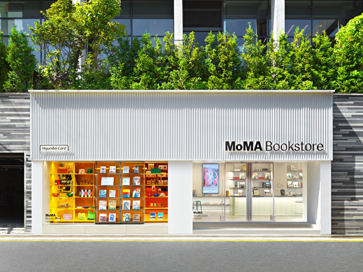 隨著MoMA首間書店正式進駐首爾,這裡也勢必成為藝術與設計愛好者的必訪之地。(圖片來源:Hyundai Card) 隨著MoMA首間書店正式進駐首爾,這裡也勢必成為藝術與設計愛好者的必訪之地。(圖片來源:Hyundai Card)