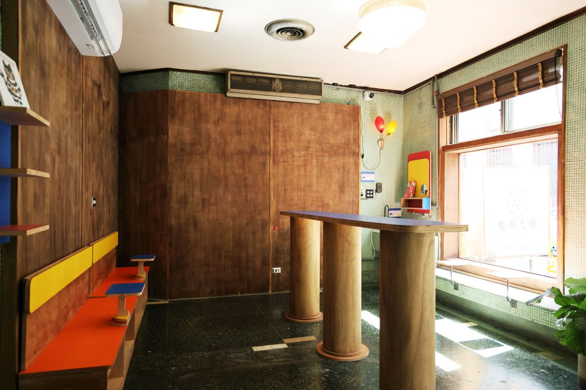 coffee pantry 店內空間不大,但他們找到一種介於內用與外帶的經營方式。(圖片來源:《生活工藝誌》第十二期) coffee pantry 店內空間不大,但他們找到一種介於內用與外帶的經營方式。(圖片來源:《生活工藝誌》第十二期)