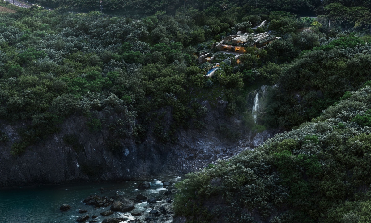 NOT A HOTEL攜手法國建築巨匠Jean Nouvel,將於日本九州屋久島打造極具詩意的「NOT A HOTEL YAKUSHIMA」。(圖片來源:NOT A HOTEL) NOT A HOTEL攜手法國建築巨匠Jean Nouvel,將於日本九州屋久島打造極具詩意的「NOT A HOTEL YAKUSHIMA」。(圖片來源:NOT A HOTEL)