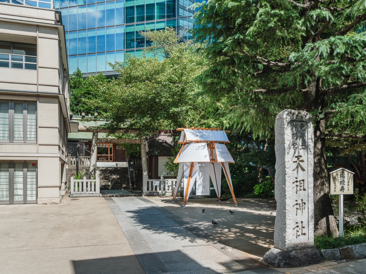 〈六本木帆城〉以六本木地區擁有641年悠久歷史的天祖神社為創作基地。(攝影:定影影像) 〈六本木帆城〉以六本木地區擁有641年悠久歷史的天祖神社為創作基地。(攝影:定影影像)