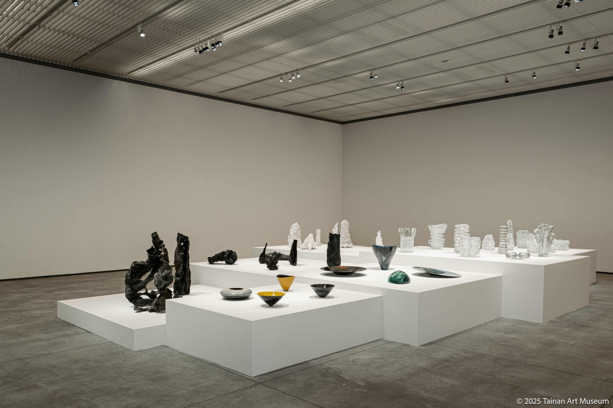 展覽室C第三子題「邂逅:與他人的共鳴」陳列了四位藝術家的作品。(圖片提供:南美館) 展覽室C第三子題「邂逅:與他人的共鳴」陳列了四位藝術家的作品。(圖片提供:南美館)