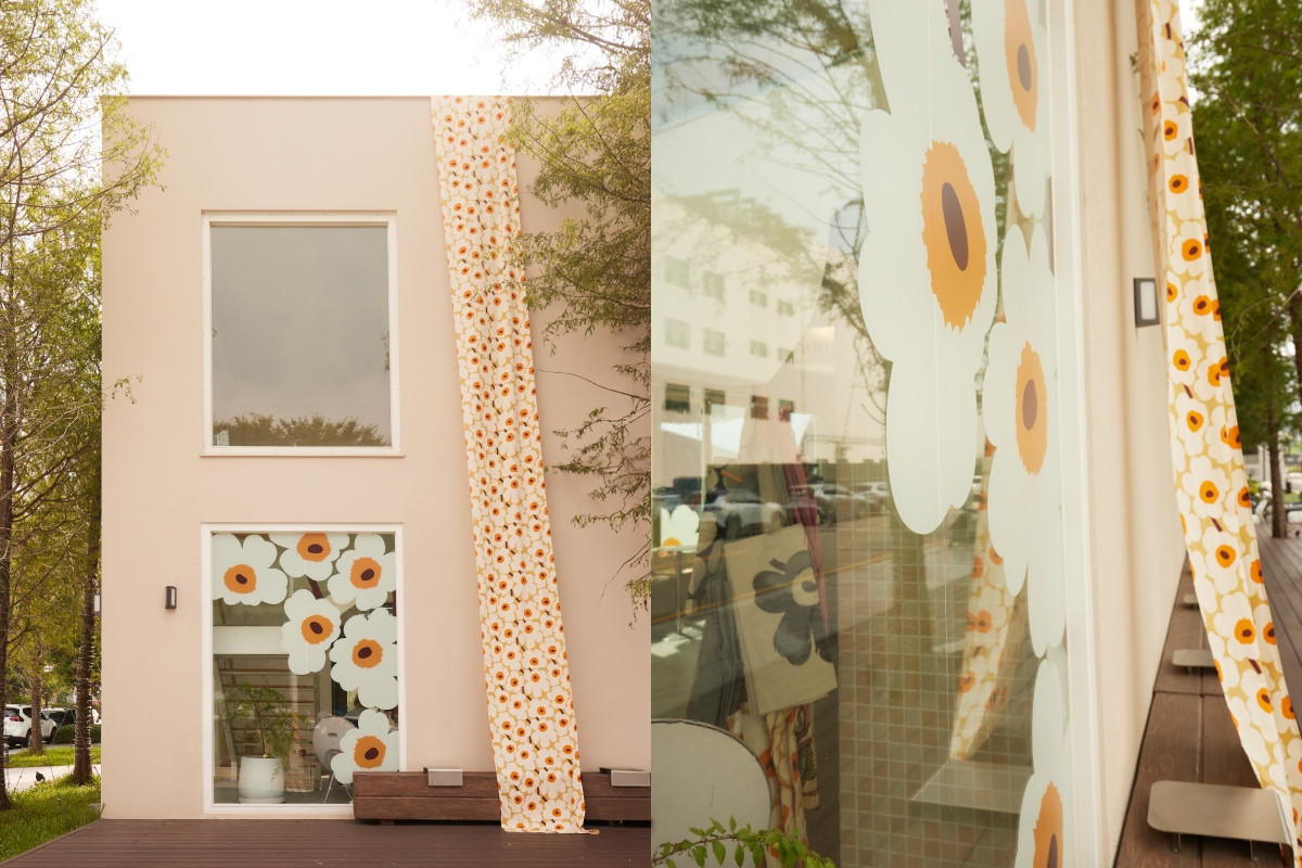 Unikko游霓可布條自兩層樓高垂下,隨微風擺動。(圖片提供:Marimekko) Unikko游霓可布條自兩層樓高垂下,隨微風擺動。(圖片提供:Marimekko)