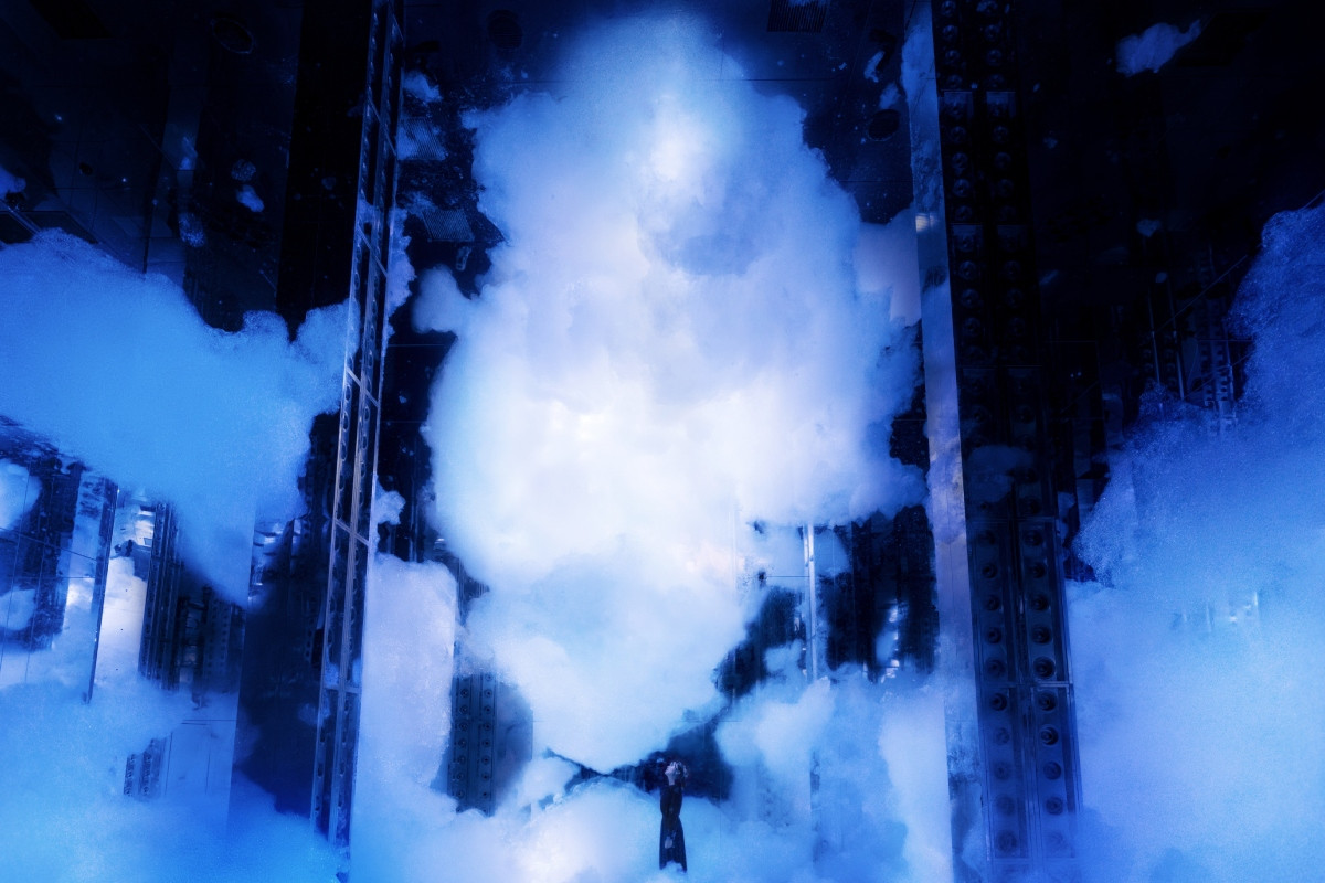 《Massless Amorphous Sculpture/質量も形もない彫刻》。(圖片提供:teamLab Biovortex Kyoto, Kyoto © teamLab) 《Massless Amorphous Sculpture/質量も形もない彫刻》。(圖片提供:teamLab Biovortex Kyoto, Kyoto © teamLab)