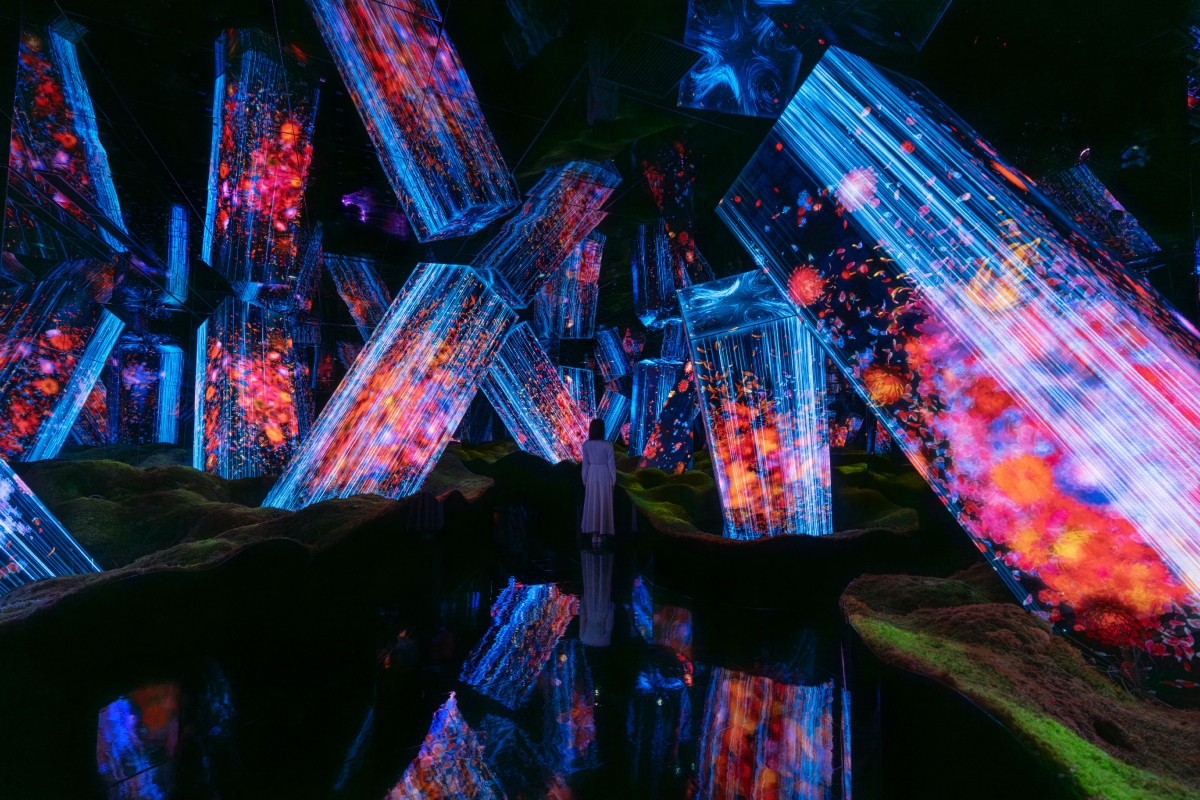 《Megaliths in the Eternal Existence of the Open Universe/開いた宇宙の永遠の存在の中のメガリス》。(圖片提供:teamLab Biovortex Kyoto, Kyoto © teamLab) 《Megaliths in the Eternal Existence of the Open Universe/開いた宇宙の永遠の存在の中のメガリス》。(圖片提供:teamLab Biovortex Kyoto, Kyoto © teamLab)