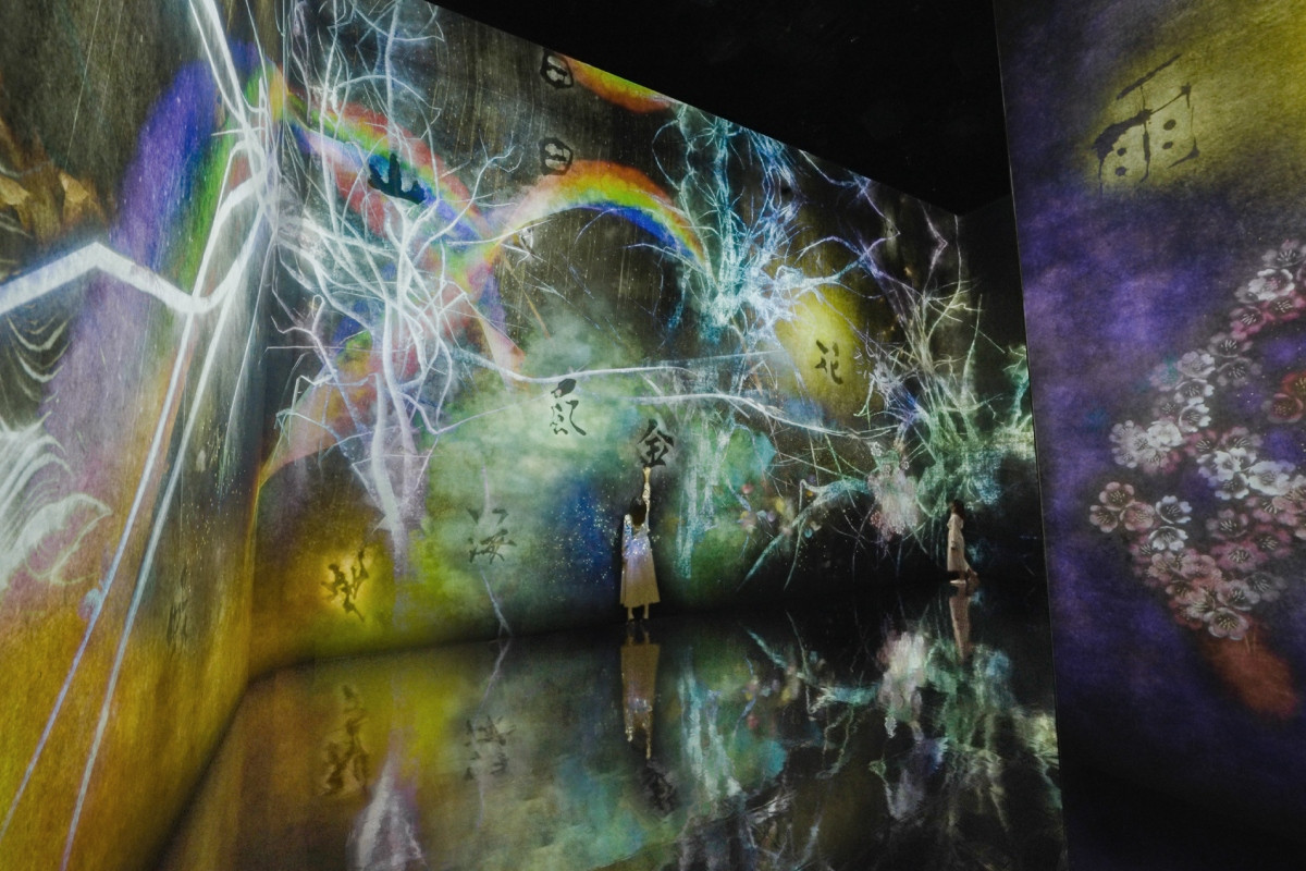 《What a Loving, and Beautiful World/世界はこんなにもやさしくうつくしい》。(圖片提供:teamLab Biovortex Kyoto, Kyoto © teamLab) 《What a Loving, and Beautiful World/世界はこんなにもやさしくうつくしい》。(圖片提供:teamLab Biovortex Kyoto, Kyoto © teamLab)