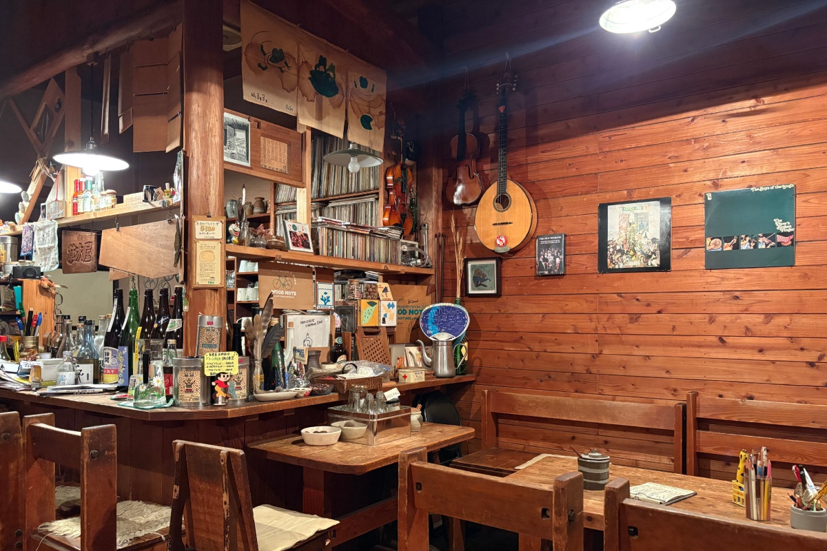 整體店裝交融和洋風情,猶如歐洲童話裡的山間木屋。(圖片提供:Ning Chi) 整體店裝交融和洋風情,猶如歐洲童話裡的山間木屋。(圖片提供:Ning Chi)