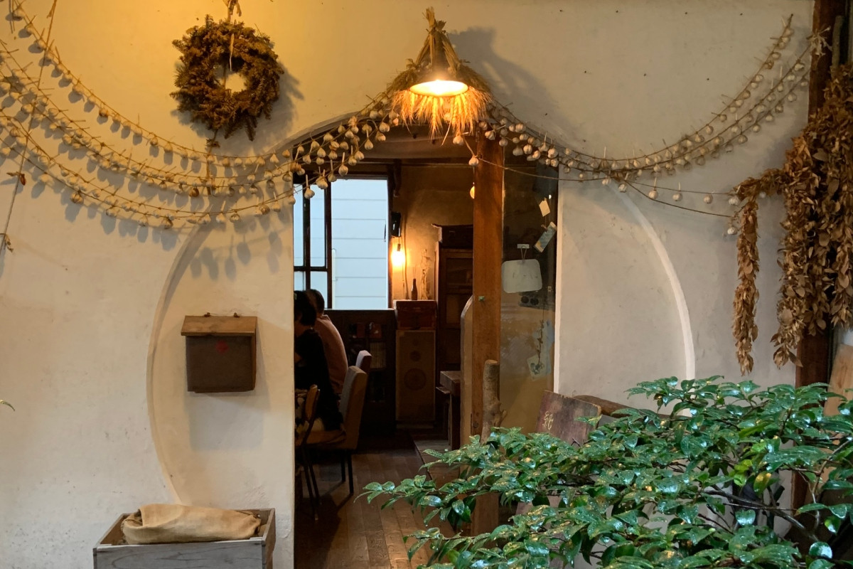 Naya Cafe隧道般的入口,如帶訪客穿越到吉卜力世界。(圖片提供:Ning Chi) Naya Cafe隧道般的入口,如帶訪客穿越到吉卜力世界。(圖片提供:Ning Chi)