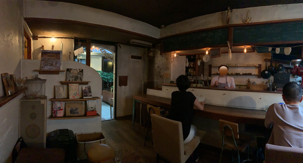 內部空間精巧、座位也不多,莫名有種娃娃屋的童趣感。(圖片提供:Ning Chi) 內部空間精巧、座位也不多,莫名有種娃娃屋的童趣感。(圖片提供:Ning Chi)