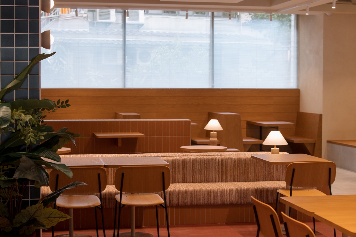 伯朗咖啡館科大店以「都市客廳 Urban Living Room」為概念,讓民眾有自在交流和放鬆的場域。(圖片提供:伯朗咖啡館) 伯朗咖啡館科大店以「都市客廳 Urban Living Room」為概念,讓民眾有自在交流和放鬆的場域。(圖片提供:伯朗咖啡館)