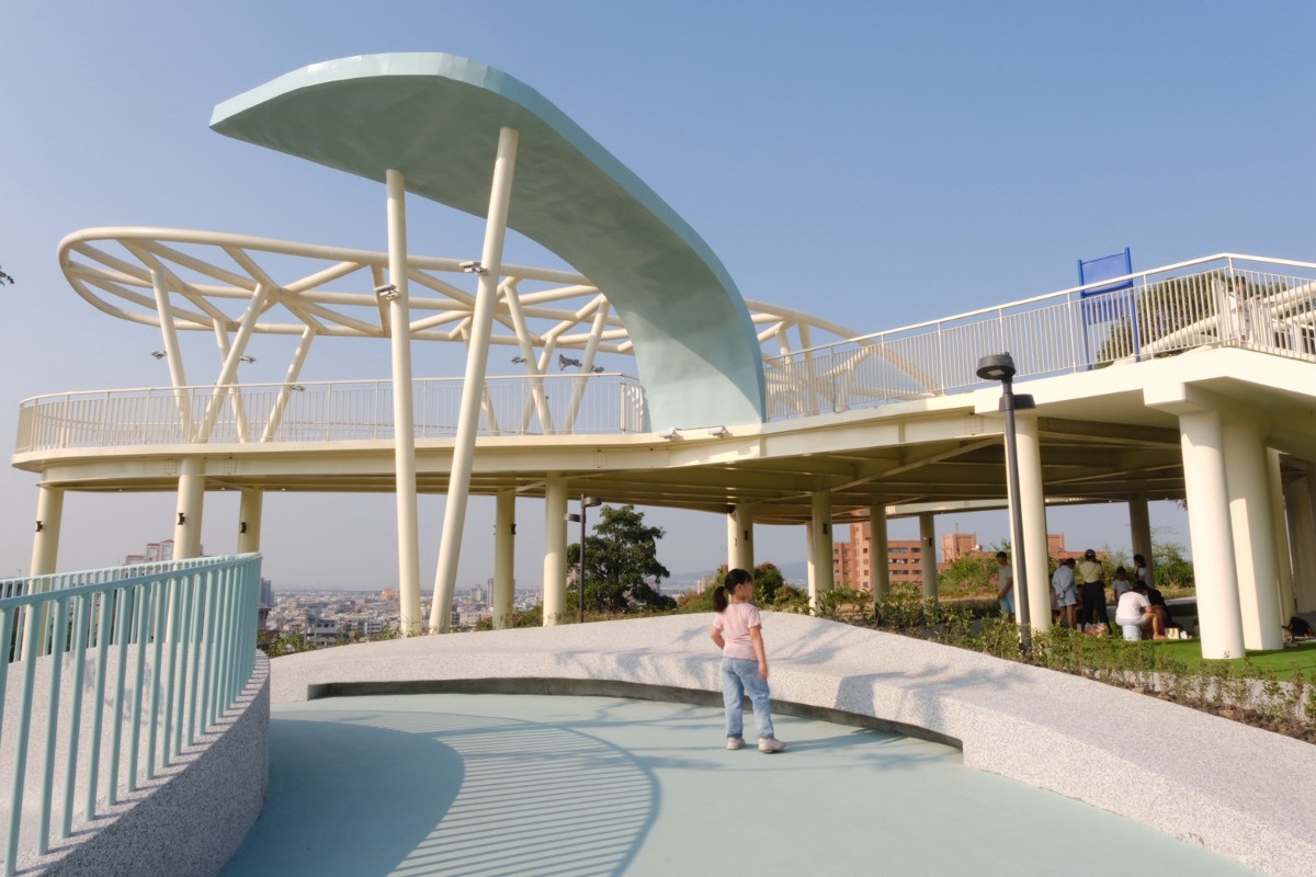 未來以天空遊戲場、鷹揚八卦瞭望台為核心的觀景共融公園,還將藉由龍山里階梯步道串聯中興莊。(圖片提供:台灣設計研究院) 未來以天空遊戲場、鷹揚八卦瞭望台為核心的觀景共融公園,還將藉由龍山里階梯步道串聯中興莊。(圖片提供:台灣設計研究院)