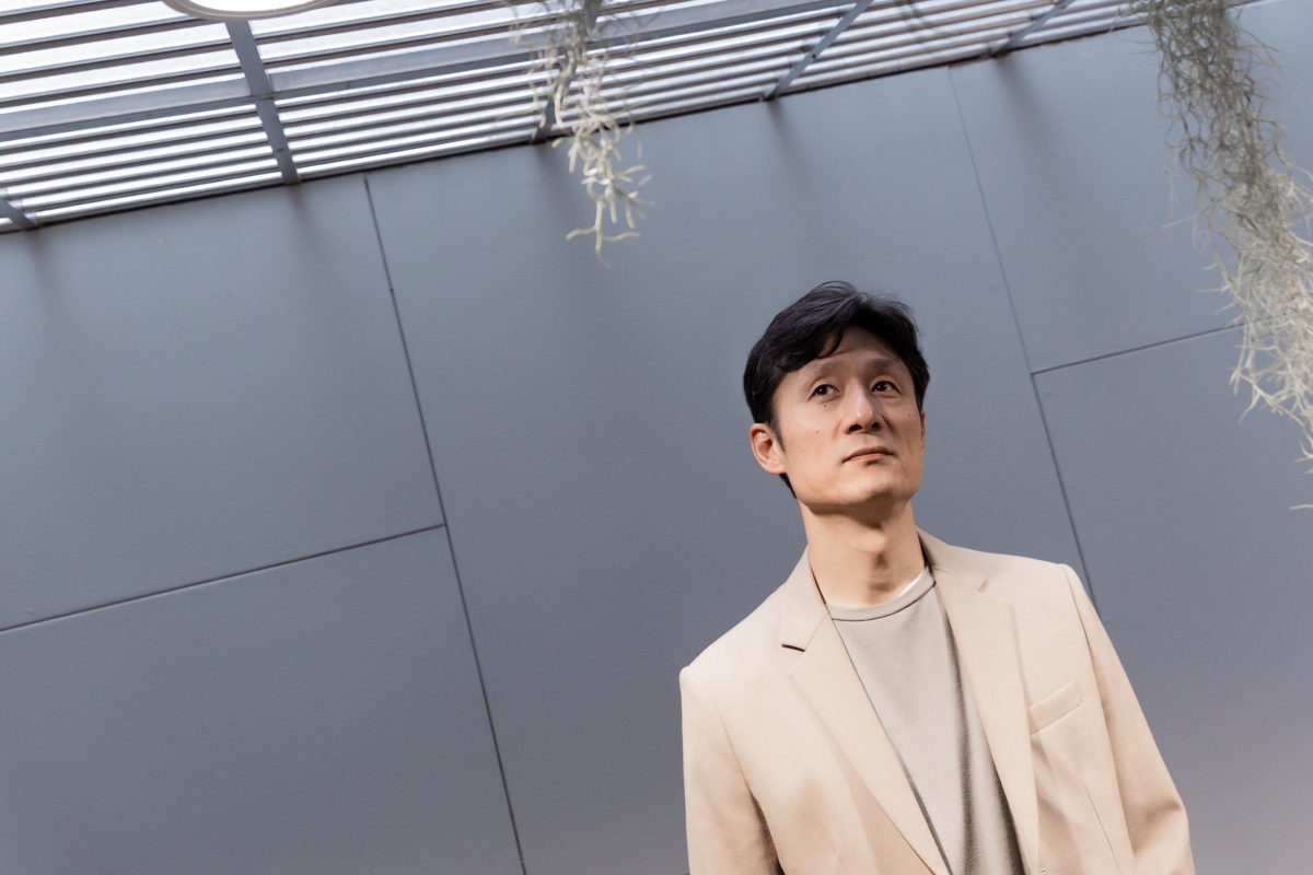 從《怒》的沖繩人與同性戀、《流浪之月》的生理缺陷者，到《國寶》的女形，李相日的電影經常描繪主流中的少數或異類，對此他說：「我覺得拍人生一帆風順的故事好像沒有什麼意思。」（圖片提供：傳影互動）