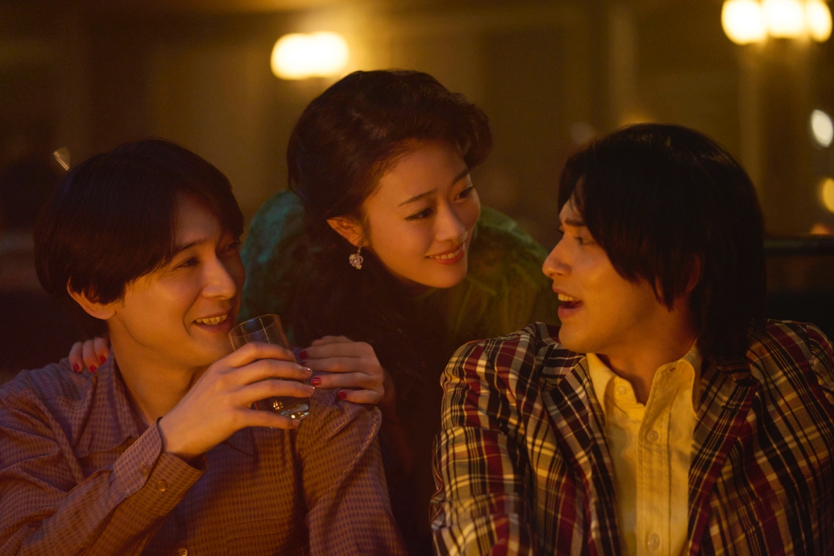 高畑充希（中）飾演喜久雄的青梅竹馬春江。（圖片提供：©SHUICHI YOSHIDA/ASP ©2025 