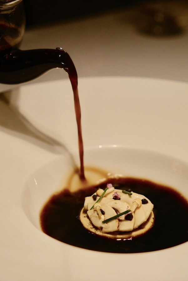 亞都麗緻米其林一星「巴黎廳1930 × 高山英紀」秋季菜單!蔬菜千層、羊鞍、菇澄清湯堆疊秋日氣韻 亞都麗緻米其林一星「巴黎廳1930 × 高山英紀」秋季菜單!蔬菜千層、羊鞍、菇澄清湯堆疊秋日氣韻