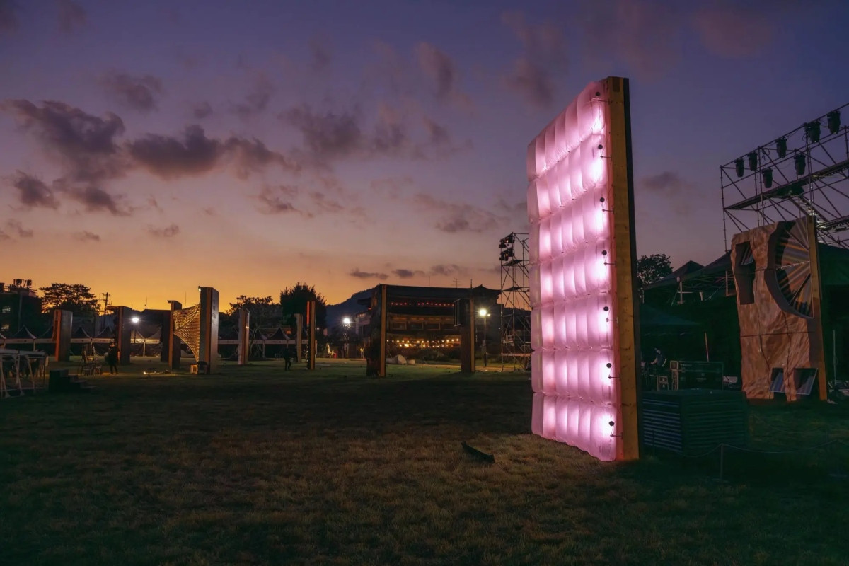 燈光變換由歐普照明提供技術支持，日間、夜間各有一次展示。（圖片來源：MAD Architects）