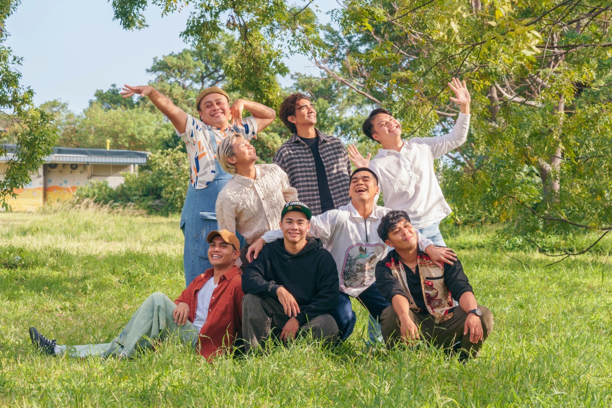 工作坊中，布拉瑞揚舞團舞者將分享從原住民部落學習的傳統謠，跟大家一起牽手唱歌跳舞。參與者也將經歷舞團作品，感受並探索自我與他人的存在與關係。（攝影：Pungiya 高信宗）