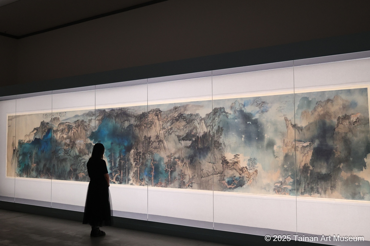 臺南市美術館自去年底向國立故宮博物院申請借展，如今〈廬山圖〉終於抵達府城，向南部觀眾展現張大千經典作品的藝術魅力。（圖片提供：南美館）