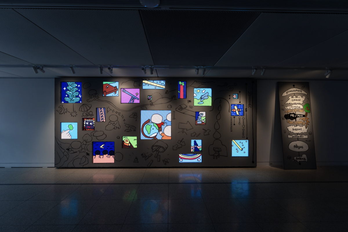 基隆美術館《我（們）到此一遊》開展！剖析「觀看即表演」的當代社群奇觀