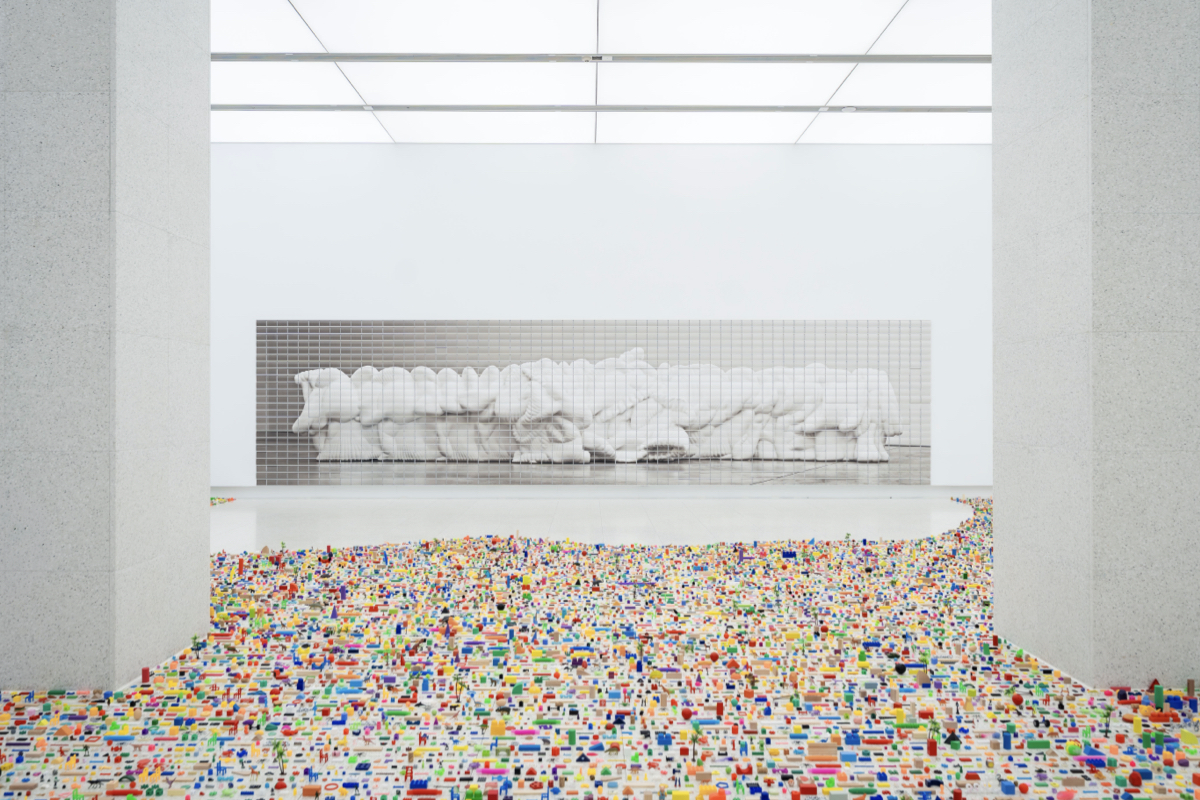 基隆美術館《我（們）到此一遊》開展！剖析「觀看即表演」的當代社群奇觀