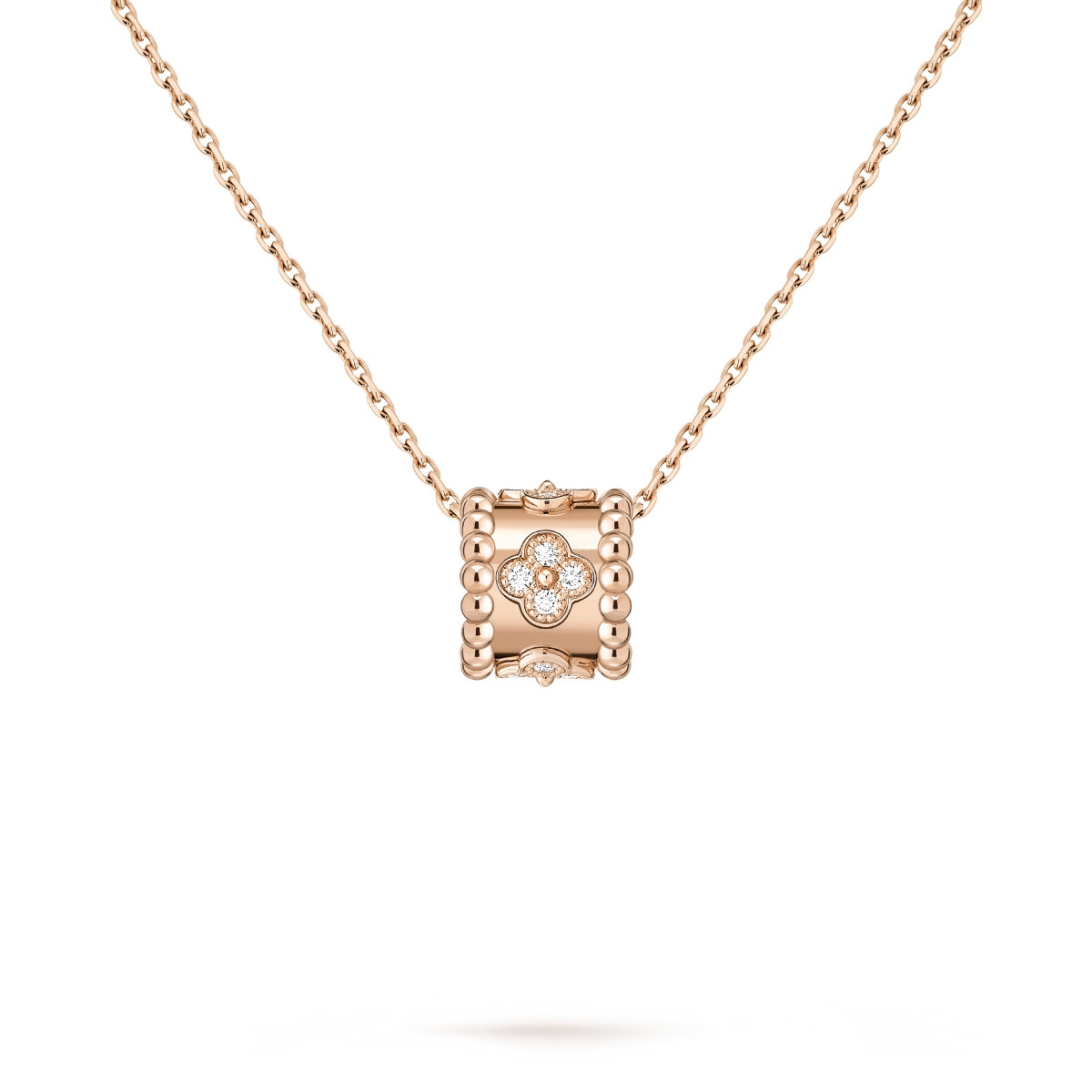 Perlée Clovers吊墜/18K玫瑰金、鑽石。（圖片提供：Van Cleef & Arpels）