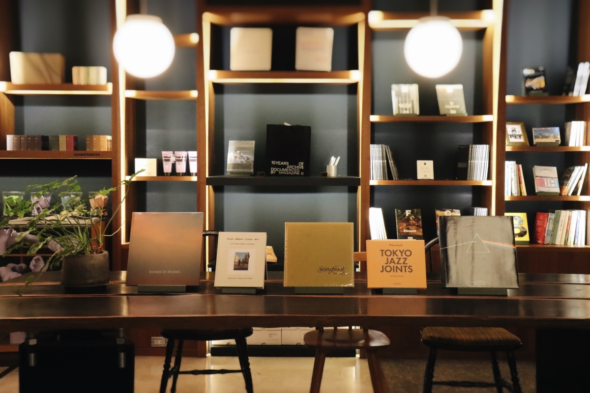 企劃期間內由台北藝術書店moom bookshop操刀選書。（圖片提供：U.I.J Hotel & Hostel）