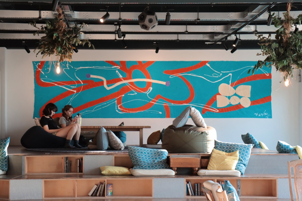 3樓你好沙龍牆面。（圖片提供：U.I.J Hotel & Hostel）