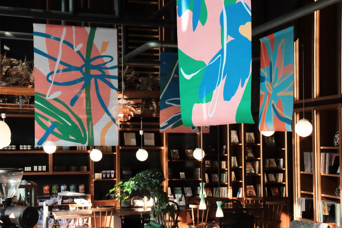 1樓大廳天花版裝潢結構。（圖片提供：U.I.J Hotel & Hostel）