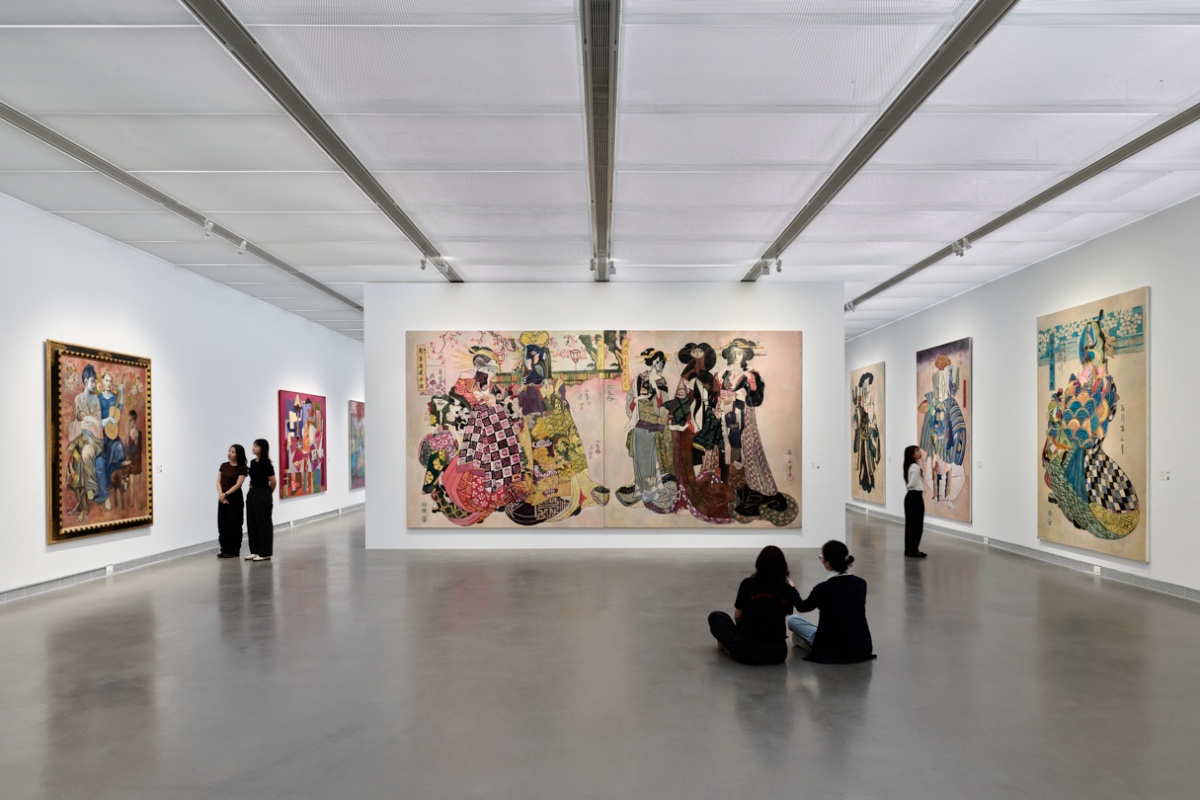 馮．沃爾夫藉由立體派時期的畢卡索和浮世繪的扁平視角與鮮明色彩，激盪出東西方跨文化的混合美學。（圖片提供：高美館、Photo by Studio Millspace）