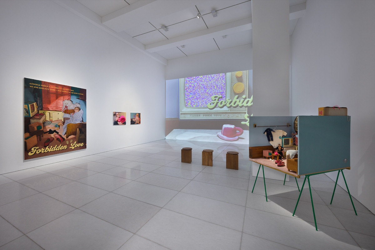 《Forbidden Love》即日起至2025年12月6日於韓國首爾阿拉里奧畫廊展出，內容揭示隱伏於不同時代脈絡裡的禁忌情感。（圖片提供：伊日生活）