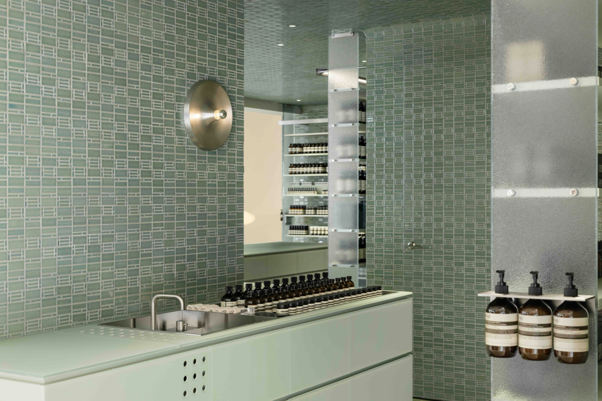 Aesop復興SOGO店用「花磚」重現老台北記憶！「爿爿花」以上千片手工瓷磚打造店鋪