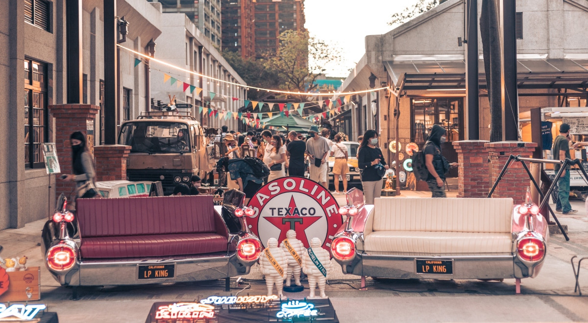 東京最大跳蚤市場登台！「台北蚤之市」11/21松菸開跑：集台日港俄200組古物職人、數十萬件藏品，3檔DJ秀喚醒老靈魂