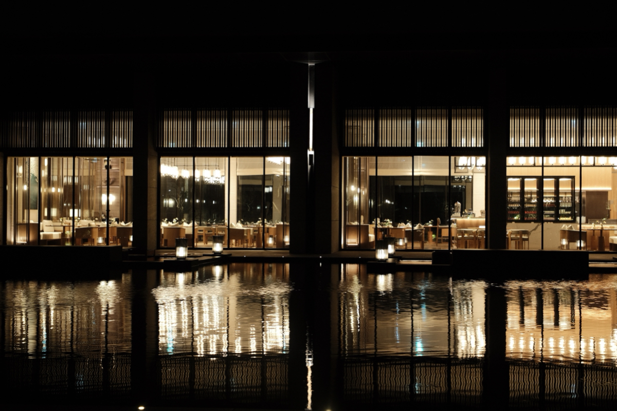 新北金山「北海溫泉洲際酒店」設計亮點！朱銘《太極》雕塑、北海岸山海景觀融入空間