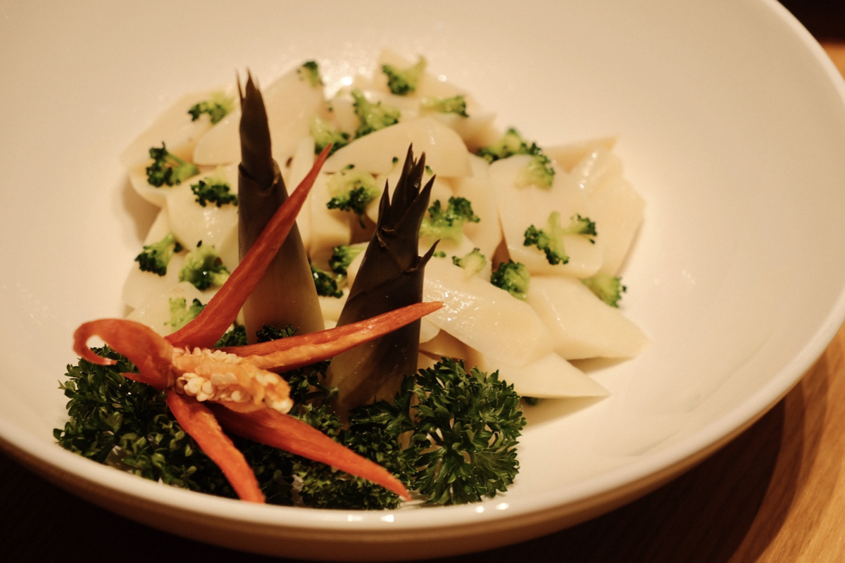 新北金山「北海溫泉洲際酒店」設計亮點！朱銘《太極》雕塑、北海岸山海景觀融入空間