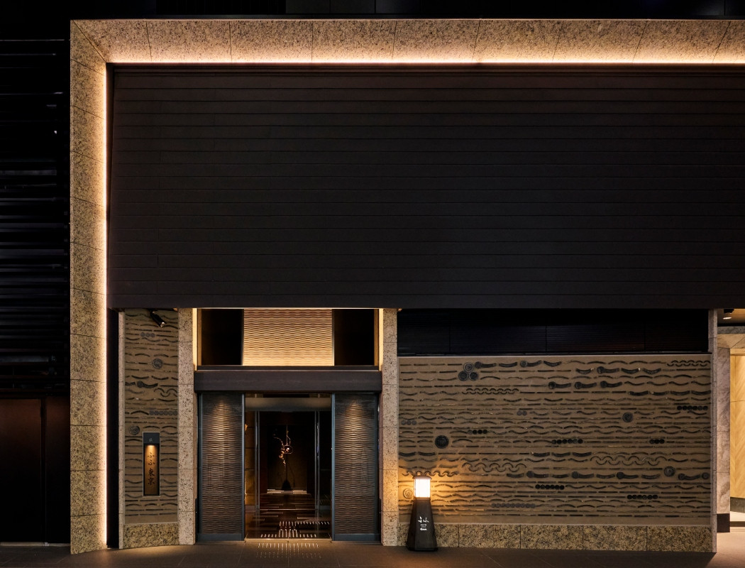 不同於一般建物的冷冽風格，「馥府東京銀座」從打光到建材運用皆散發柔和氣息。（圖片提供：FUFU Japan）