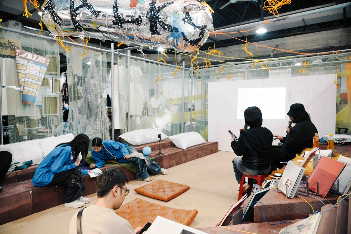 本屆將有多組國內外藝術家與策展人在現場組織接力講座馬拉松。本圖為去年畫面。（圖片提供：草率季）