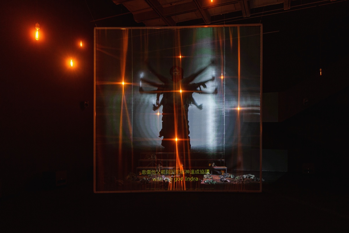 Korakrit Arunanondchai〈愛在死亡之後〉。（圖片提供：藝術家及 Bangkok CityCity Gallery (Bangkok)，Carlos/Ishikawa Gallery (London)，Kukje Gallery (Seoul/Busan) 版權所有。由2025台北雙年展，Openfield foundation及Kukje foundation共同委託製作。圖像