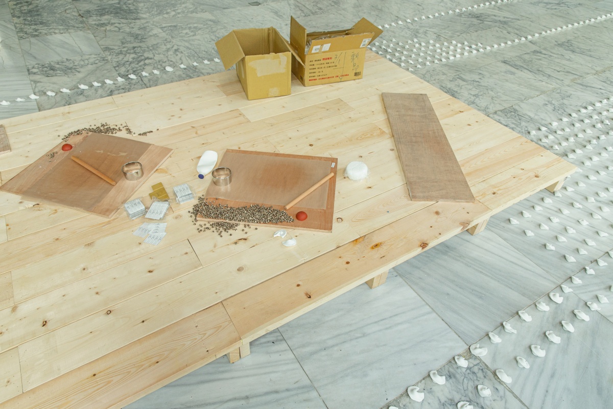 Gaëlle Choisne〈幸運餅乾〉。（圖片提供：藝術家及 gallery Air de Paris 版權所有。圖像由臺北市立美術館提供）