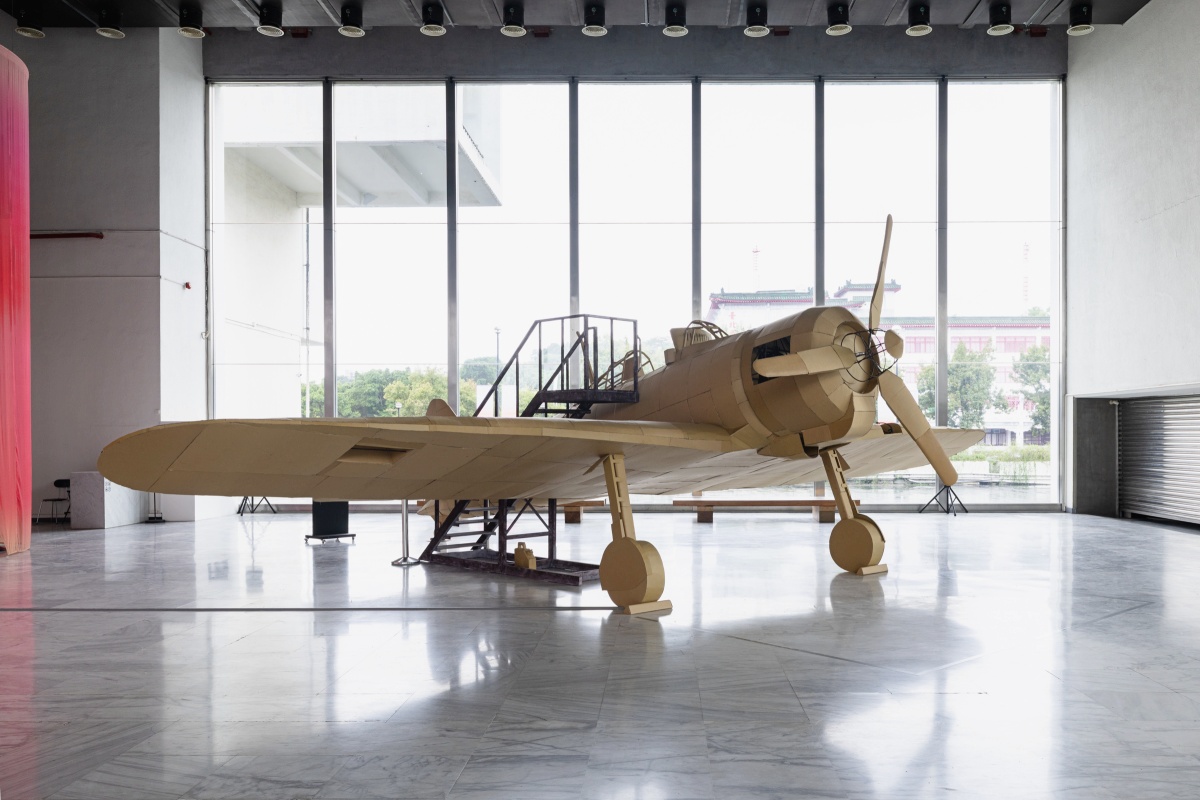 邱子晏〈偽飛行場〉。（圖片提供：藝術家提供，由 2025台北雙年展及國家文化藝術基金會委託製作。圖像由臺北市立美術館提供，攝影呂國瑋。）